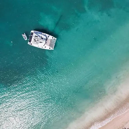 Luxe Crewed Catamaran, Sailing Mangofloat, Croatia Tekne
