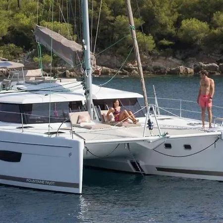 بوتيل Luxe Crewed Catamaran, Sailing Mangofloat, Croatia *