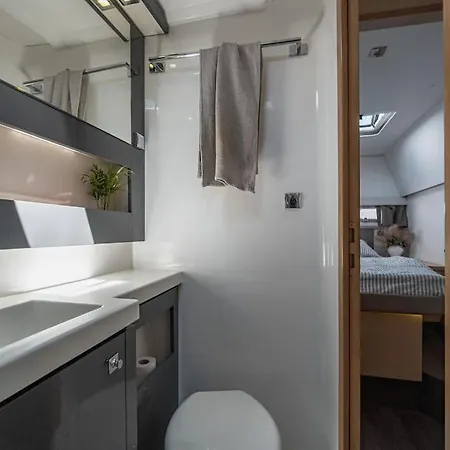 Luxe Crewed Catamaran, Sailing Mangofloat, Croatia * سبليت