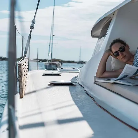 بوتيل Luxe Crewed Catamaran, Sailing Mangofloat, Croatia